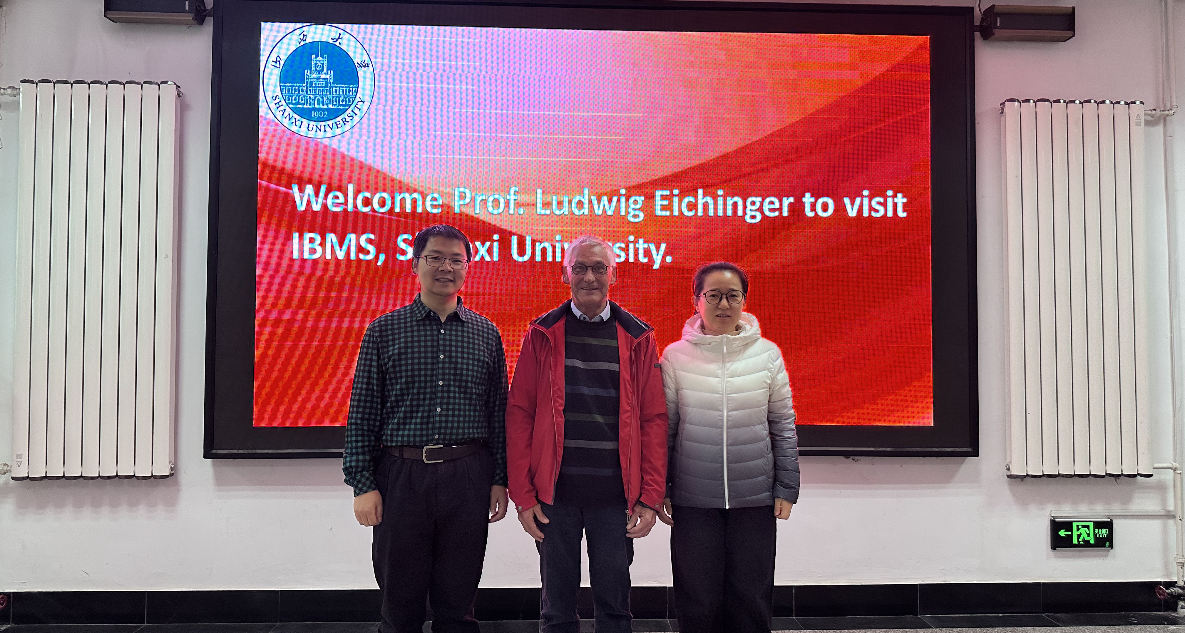 德国科隆大学医学院生物化学研究所Ludwig Eichinger教授到访我院