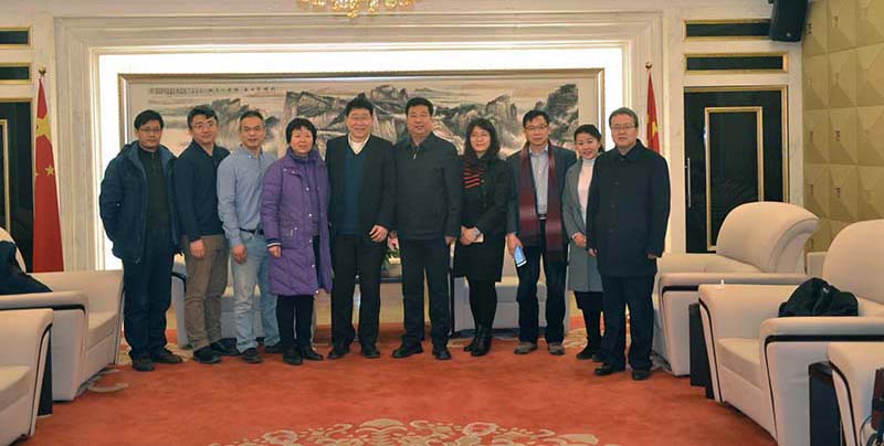 Professor Qiao Youlin, leading cancer epidemiologist from Peking Union Medical College, with his team visited our school for academic exchange